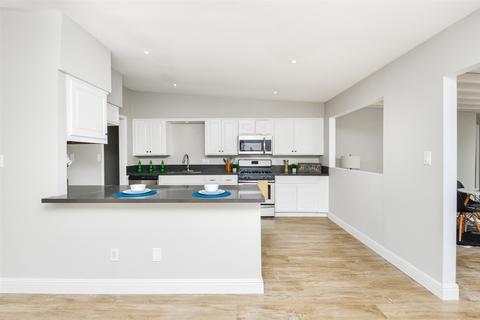 1354 Bluegrass Rd, Vista, CA 92083 photo 4