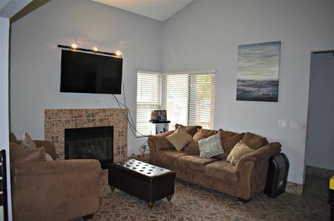 475 Orange Creek Dr, Perris, CA 92571 photo 4