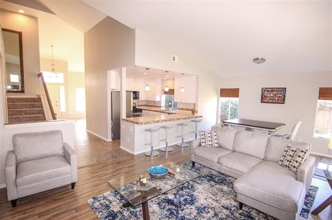 1569 Jonathon St, Vista, CA 92083 photo 4