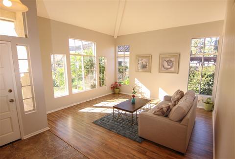 1569 Jonathon St, Vista, CA 92083 photo 2