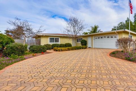 309 Markell Ln, Fallbrook, CA 92028 photo 2