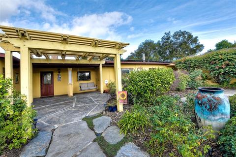 1067 Overbrook Ln, Fallbrook, CA 92028 photo 2