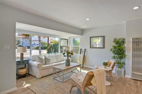 532 Thorn St, Imperial Beach, CA 91932 photo 2
