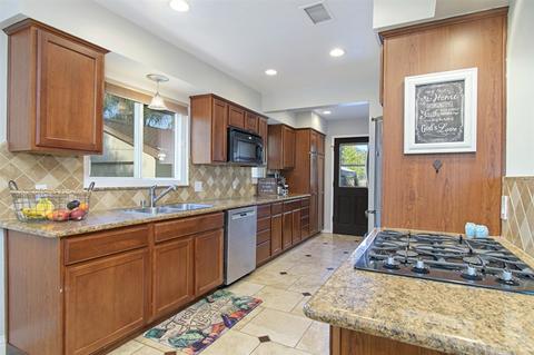 1087 Beverly Dr, Vista, CA 92084 photo 14