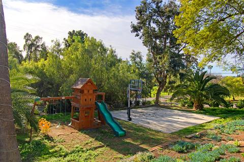 1087 Beverly Dr, Vista, CA 92084 photo 7