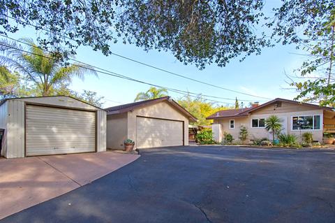 1087 Beverly Dr, Vista, CA 92084 photo 4