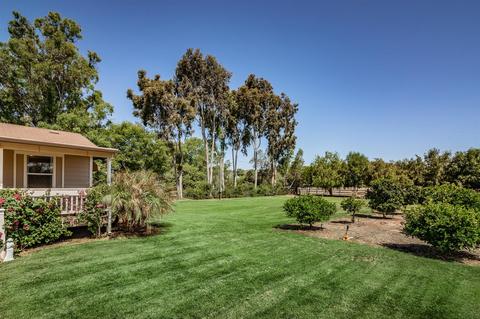 724 Washington St, Ramona, CA 92065 photo 3