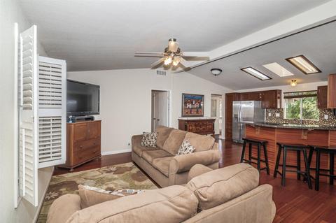 724 Washington St, Ramona, CA 92065 photo 5