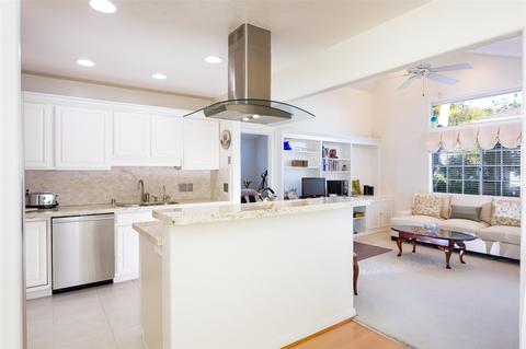 5733 Beaumont Ave, La Jolla, CA 92037 photo 2
