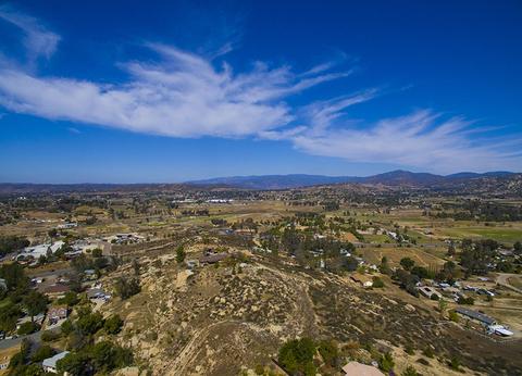 215 F St, Ramona, CA 92065 photo 2