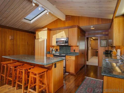 7905 Lowry Ter, La Jolla, CA 92037 photo 9