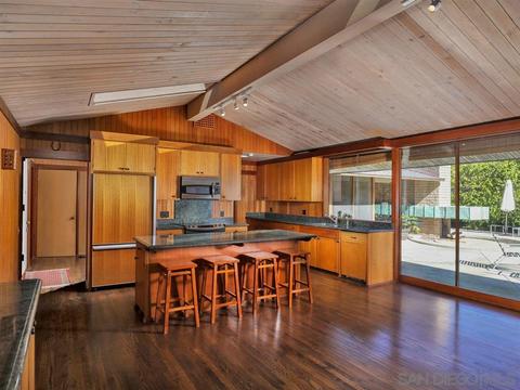 7905 Lowry Ter, La Jolla, CA 92037 photo 7
