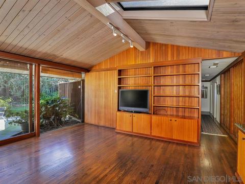 7905 Lowry Ter, La Jolla, CA 92037 photo 11