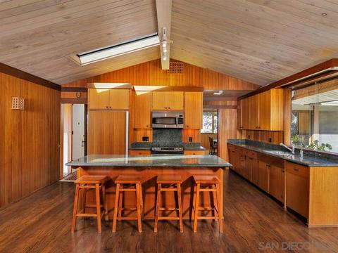 7905 Lowry Ter, La Jolla, CA 92037 photo 8