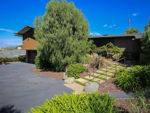 7905 Lowry Ter, La Jolla, CA 92037 photo 1
