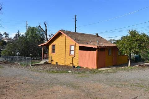 516 Chestnut St, Escondido, CA 92025 photo 3