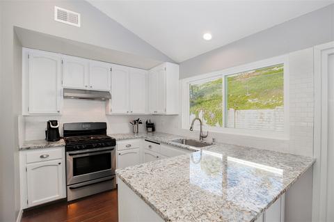 4944 Claire Dr, Oceanside, CA 92057 photo 2