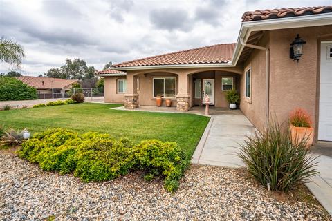 925 Ramona St, Ramona, CA 92065 photo 2