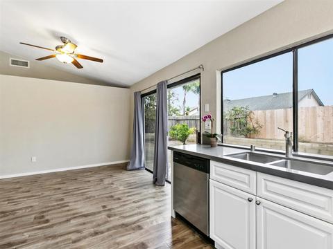 1276 Browning Ct, Vista, CA 92083 photo 10
