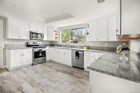 1257 Barbara Dr, Vista, CA 92084 photo 4