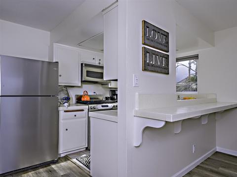 215 S Pacific St, Oceanside, CA 92054 photo 7