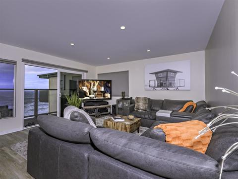 215 S Pacific St, Oceanside, CA 92054 photo 2