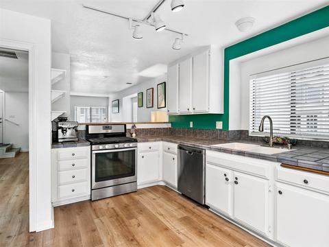 6982 Carnation Dr, Carlsbad, CA 92011 photo 4
