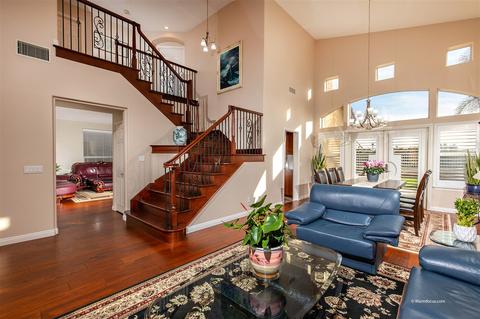 536 Bayona Loop, Chula Vista, CA 91910 photo 8