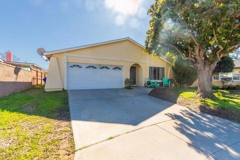 828 Cozy Ct, Fallbrook, CA 92028 photo 2