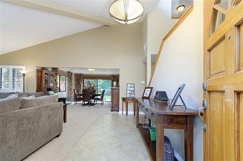 7622 Primavera Way, Carlsbad, CA 92009 photo 2
