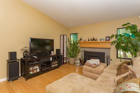 3385 Hollowtree Dr, Oceanside, CA 92058 photo 3