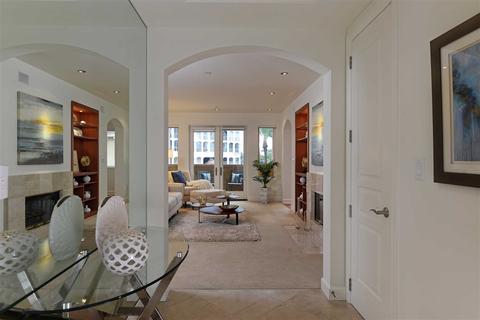 1040 Genter St # 202, La Jolla, CA 92037 photo 6