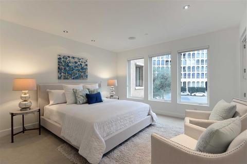 1040 Genter St # 202, La Jolla, CA 92037 photo 7