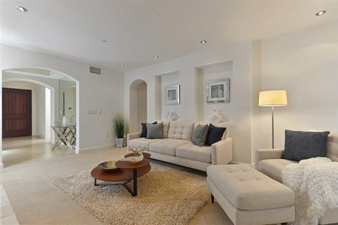 1040 Genter St # 202, La Jolla, CA 92037 photo 3