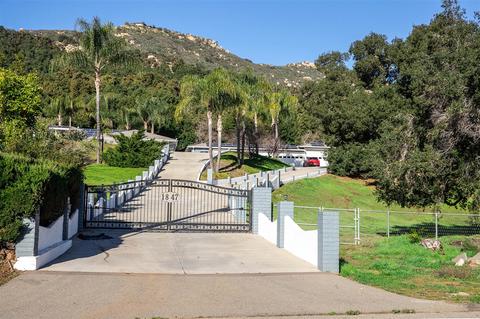 1847 Cloverdale Rd, Escondido, CA 92027 photo 2