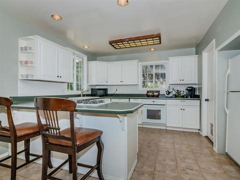 325 Camelot, Oceanside, CA 92054 photo 8