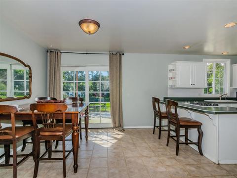 325 Camelot, Oceanside, CA 92054 photo 6
