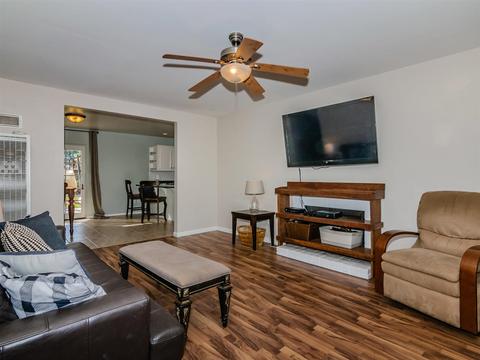 325 Camelot, Oceanside, CA 92054 photo 4