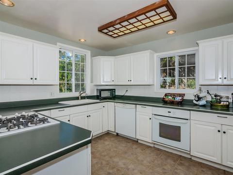 325 Camelot, Oceanside, CA 92054 photo 9