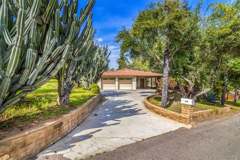 2325 Royal Crest Dr, Escondido, CA 92025 photo 2
