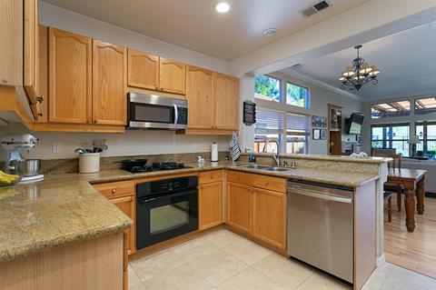 2374 Fallbrook Pl, Escondido, CA 92027 photo 7