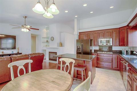 357 Shadow Tree Dr, Oceanside, CA 92058 photo 2