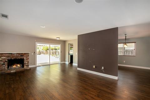 2039 Winchester St, Oceanside, CA 92054 photo 2