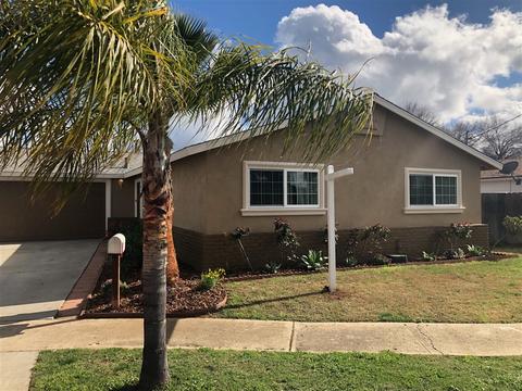 1329 Taylor Pl, Escondido, CA 92027 photo 2