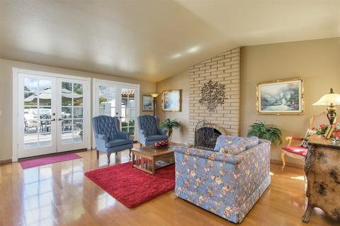 602 Gardenia Gln, Escondido, CA 92025 photo 4