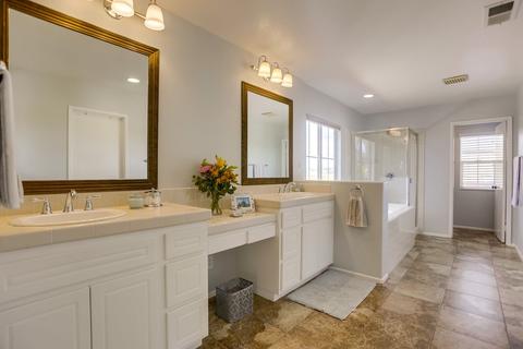 1083 Greenway Rd, Oceanside, CA 92057 photo 13