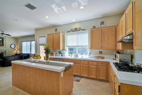 1062 Inverlochy Dr, Fallbrook, CA 92028 photo 11