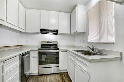 160 E St #C4, Chula Vista, CA 91910 photo 1