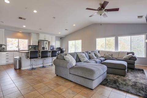 10465 Lake Breeze Dr, Spring Valley, CA 91977 photo 6