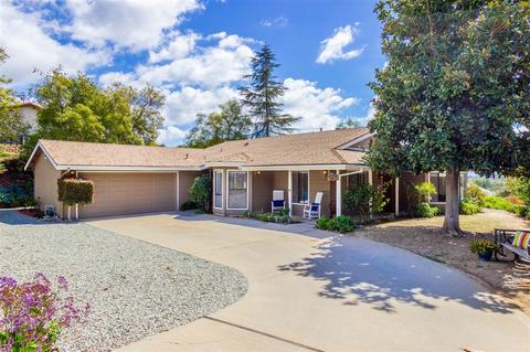 720 Carnation Ln, Fallbrook, CA 92028 photo 2